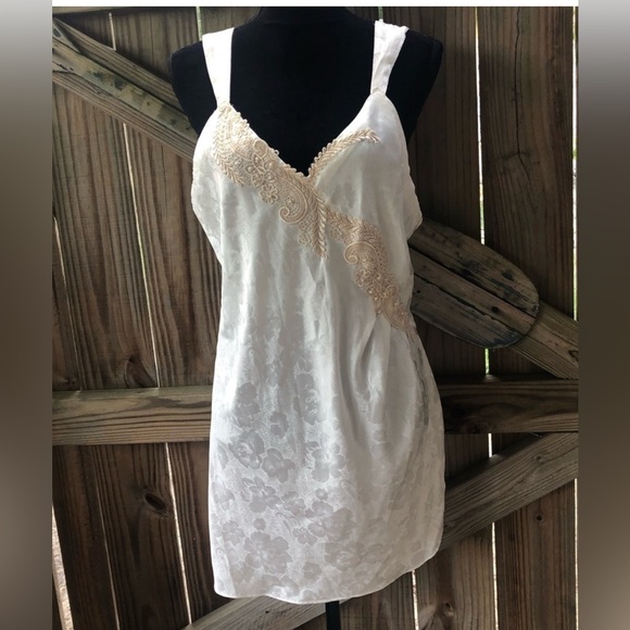 Victoria’s Secret Vintage Gold Label Ivory Chemise - Picture 7 of 7